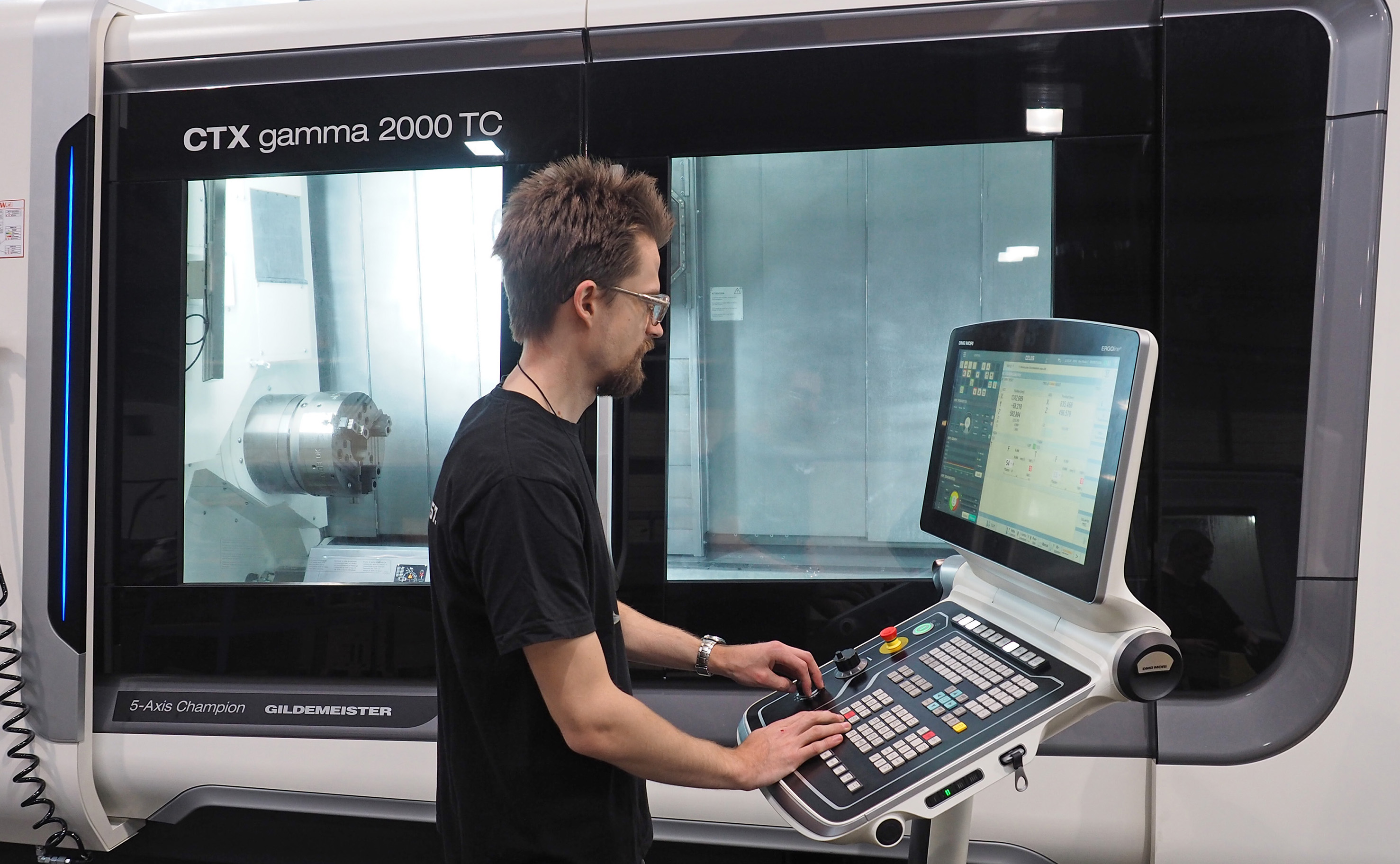 ECKOLD_FE_Mitarbeiter___Drehmaschine_CTX_gamma_2000_2.jpg